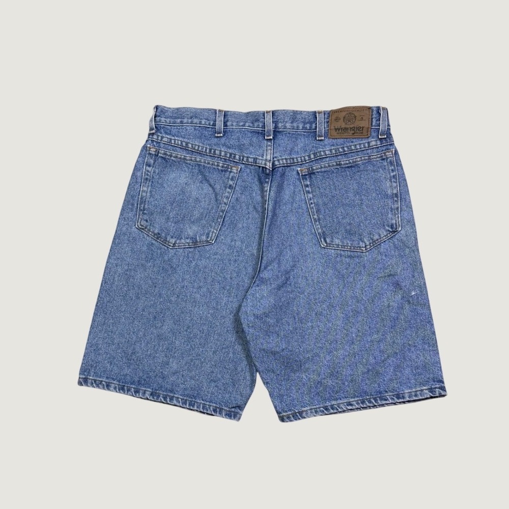 Wrangler Authentic Jeans Mens Blue Denim Shorts Medium Wash Size 33 Relaxed Fit